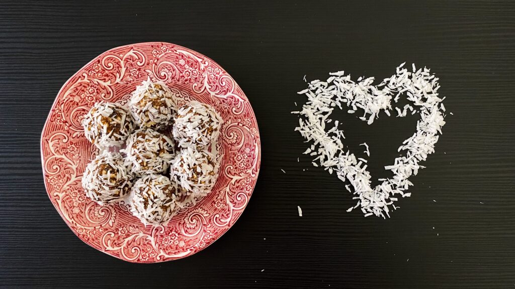 raw bites bliss balls coconut love
